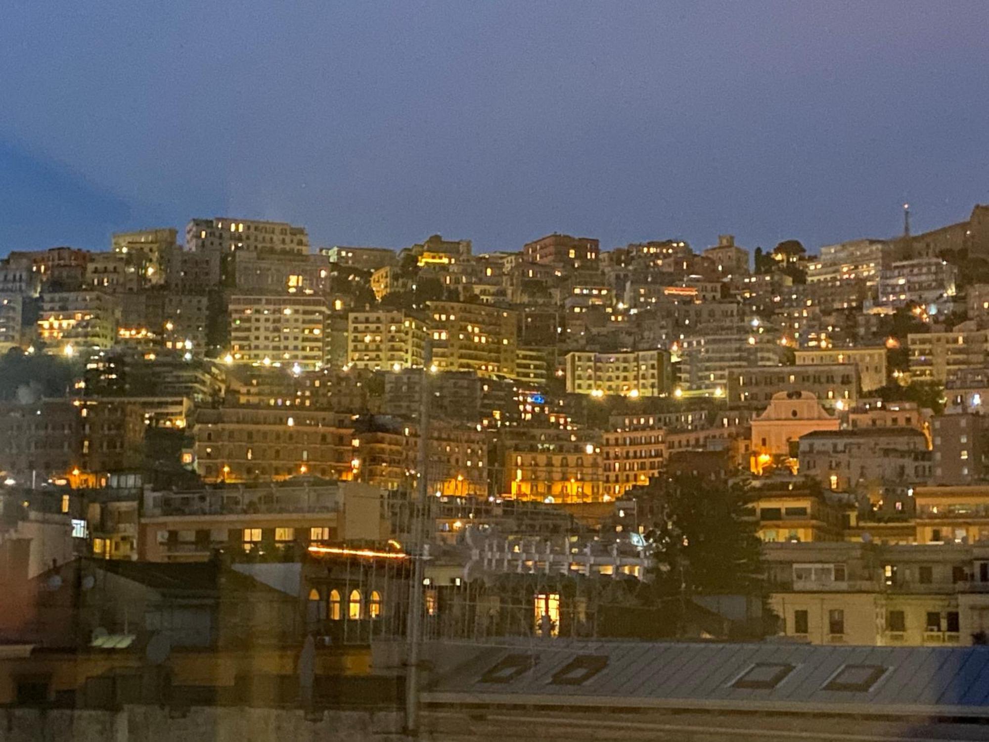 La Casa Di Nettuno Lejlighed Napoli Eksteriør billede